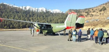 हेलिकोप्टरमा निर्वाचन सामाग्री र कर्मचारी ओसारपसार, मतदाताका लागि सडक खुलाउने प्रयास