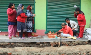प्राचीनता र जनविश्वासलाई पुनर्जीवन दिँदै १५१ वर्ष पुरानो ‘ढोका छेँ’ पुननिर्माण सुरु