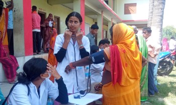 सर्लाहीमा विशेषज्ञसहितको नि:शुल्क स्वास्थ्य शिविर : हजारभन्दा बढी लाभान्वित