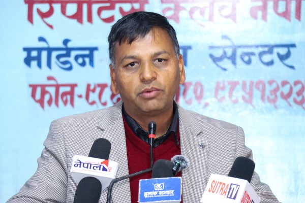 केपी ओलीलाई अध्यक्ष स्वीकार गरेर जान एमालेमा कसैलाई पनि समस्या छैनः विष्णु रिजाल