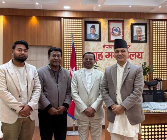 गृहमन्त्री अर्यालसँग र मधेसका गृहमन्त्री महतोको भेटवार्ता