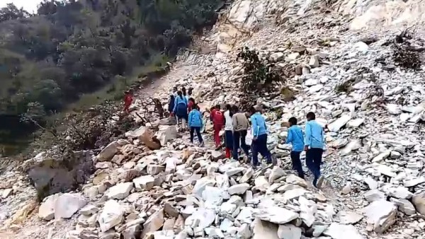 मार्तडी–कोल्टी सडकखण्डको दर्दनाक अवस्था,नेतृत्व फेरियो तर बाजुरा फेरिएन्