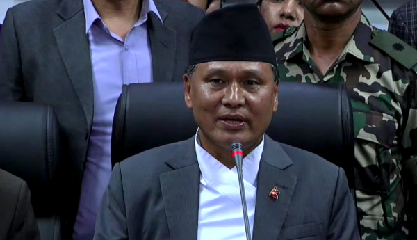 बढी भाडा असुल्ने यातायात व्यसायीलाई तत्कालै कारबाही गर्ने मन्त्री घिसिङको चेतावनी