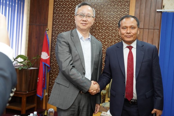 मन्त्री घिसिङ र चिनियाँ राजदूतबीच भेटवार्ता