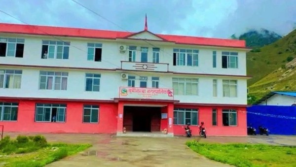 नगरपालिकामा लगाईएको ताला खोलियो, माग पूरा नगरे पुनः तालाबन्दी गर्ने चेतावनी