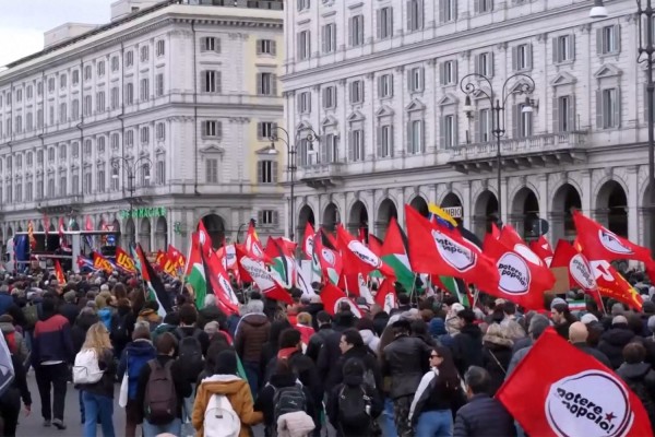 इरानलाई लक्षित सैन्य कारबाहीको विरुद्ध रोममा प्रदर्शन