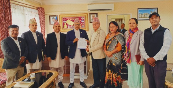 घरेलु तथा साना उद्योगहरुको प्रवर्द्धन र विकासका जोड दिन्छौं : मन्त्री सिन्हा