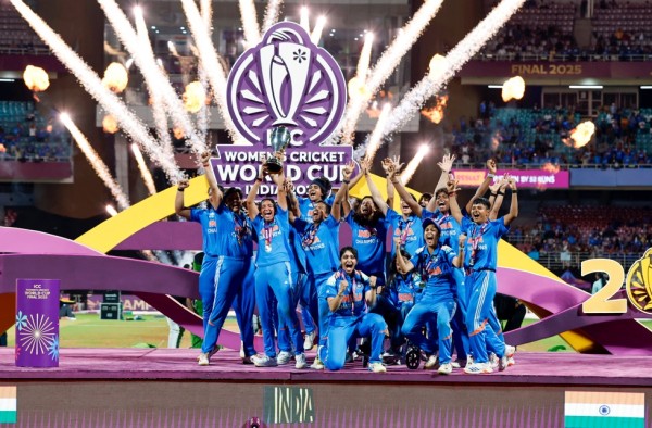महिला क्रिकेट टोलीले विश्वकप क्रिकेट जितेपछि भारतभर खुशीयाली