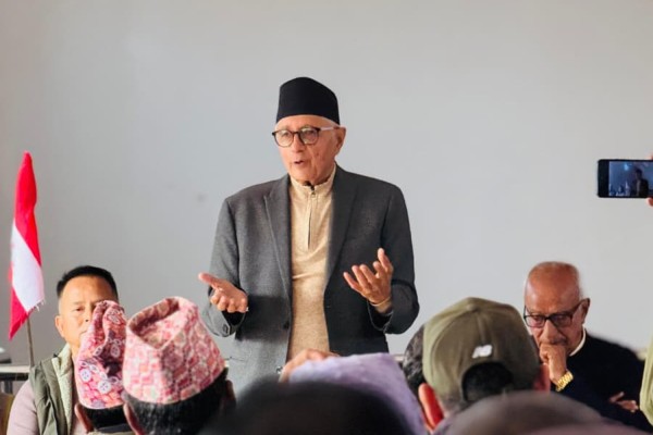 पार्टी फुटबाट जोगाउन आफूले मध्यमार्गी धार अपनाएको हो : शेखर कोइराला