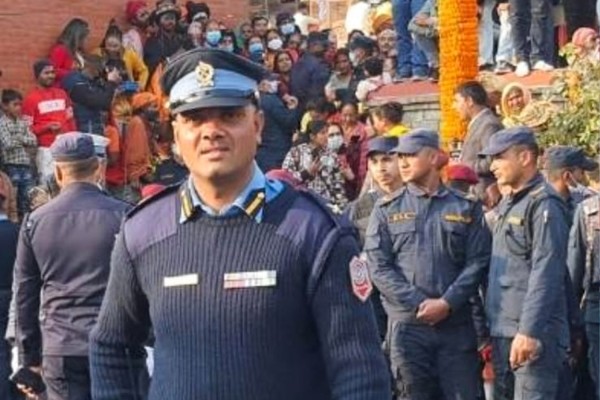 सिरहाका ट्राफिक प्रहरी निरीक्षक तिमिल्सिना बने ‘बेस्ट ट्राफिक पुलिस अफ द मन्थ’