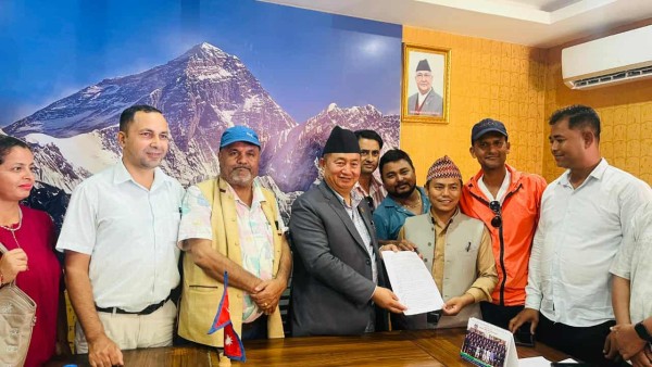 पत्रकार संगठनहरूद्वारा सञ्चारमैत्री बजेटको माग गर्दै बागमती सरकारलाई ध्यानाकर्षण पत्र बुझाइयो