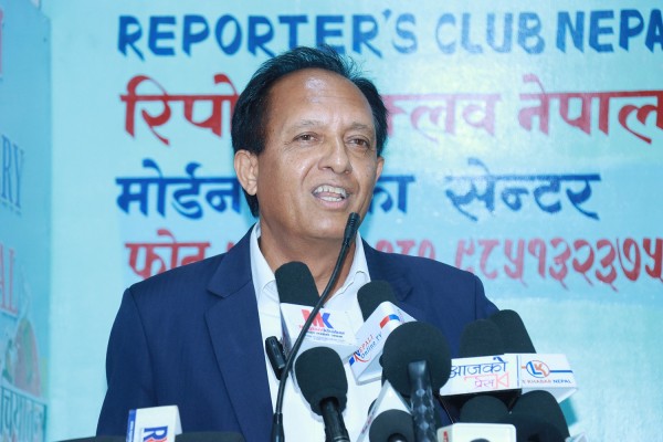 पूर्वराष्ट्रपतिलाई दलको राजनीतिमा फर्कनु असंवैधानिक र पदलोलुपता हो : कांग्रेस नेता भट्टराई