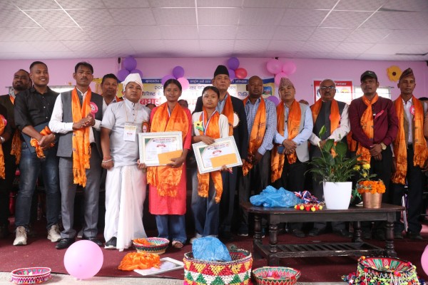 थारु विद्यार्थी समाजद्वारा एसईईमा उत्कृष्ट प्रदर्शन गर्ने विद्यार्थीहरू सम्मानित
