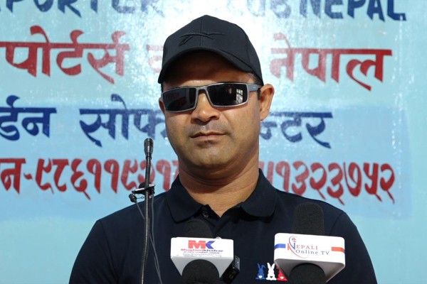 दृष्टिविहीन शिक्षक राजेश अर्याल सगरमाथा आरोहणको तयारीमा, सहयोगका लागि अपिल