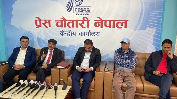 ओली पक्राउ प्रकरणमा कानुनविद्ले भने : कानुनी प्रक्रिया मिचेर कारबाही गर्न मिल्दैन