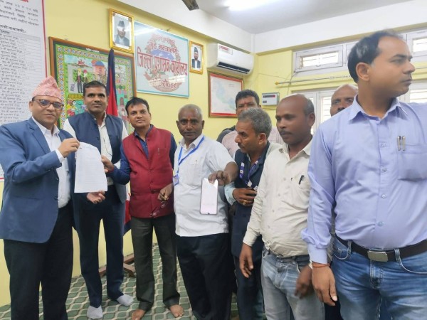 रौतहटमा लेखापढी व्यवसायी पक्राउको विरोधः विनासर्त रिहाइको माग गर्दै सिडिओलाई ज्ञापनपत्र