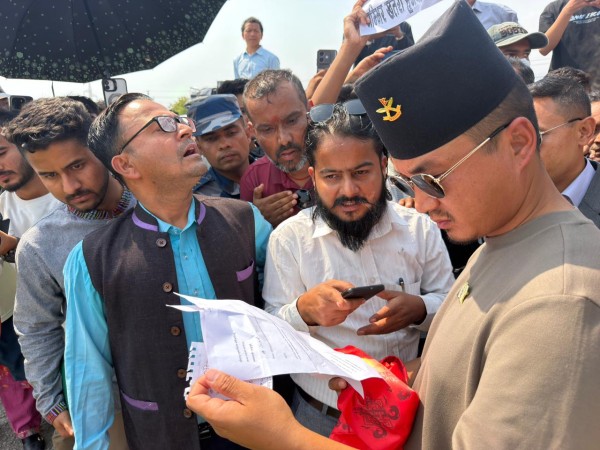 नवलपुरमा दूषित पानीका कारण गैँडा मर्ने घटनाप्रति गृहमन्त्री गुरुङको ध्यानाकर्षण