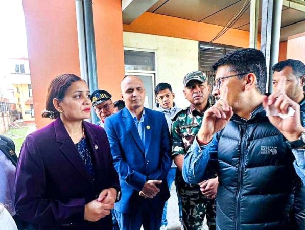 स्वास्थ्यमन्त्री मेहता आकस्मिक अनुगमनमा, झन्झट होइन राहत महसुस गराउन निर्देशन