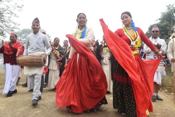 माघे संक्रान्तिको पूर्वसन्ध्यामा थारु संस्कृतिको अनुपम झल्को