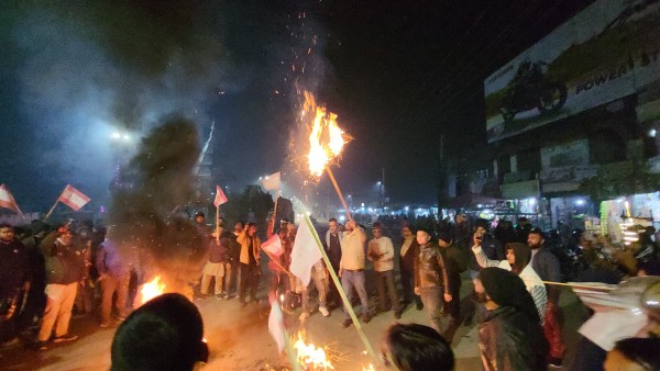 जनकपुरधाममा गगन थापाको पुतला दहन