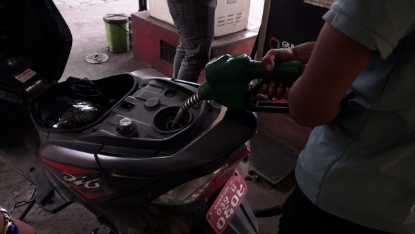 इन्धनमा भारी मूल्यवृद्धि : पेट्रोल, डिजेल र ग्यास सबै महँगिए, निगम अझै घाटामा