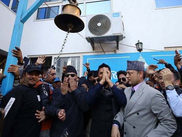 घण्टीघर पुगे बालेन