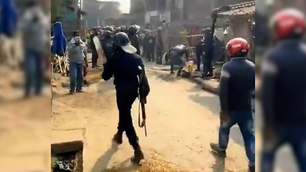 गौरमा दुई पक्षबीच झडप : स्थिति नियन्त्रणमा लिन १२ राउण्ड हवाई फायर र ४० सेल अश्रुग्यास प्रहार