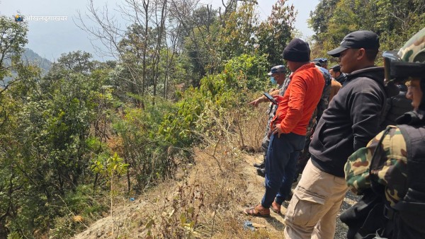 ओखलढुंगामा टिपर दुर्घटना, भीरमा एक जनाको शव फेला