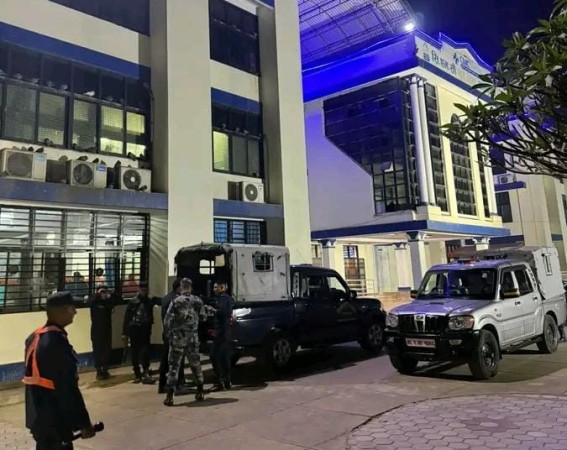 मकवानपुरमा प्रहरीमाथि आक्रमण, प्रतिकारमा गोली चल्दा एक घाइते