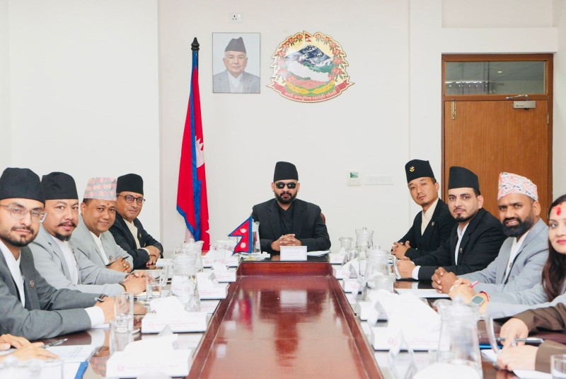 गृहमन्त्रीलाई बर्खास्त गर्न माग भइरहेका बेला मन्त्रिपरिषद् बैठक बोलाइयो