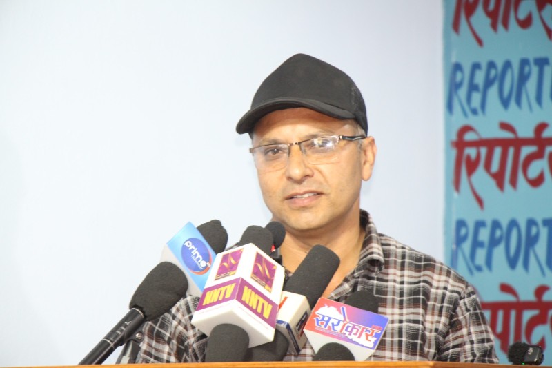 नेपालमा ३५ वर्षमा केही भएन भन्नु गलत, ६ महिनामै अर्बौँ ऋण किन लिइयो ?: एमाले नेता माधव ढुङ्गेल