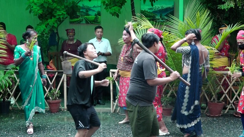 काठमाडौंमा 'इन्द्रेणी रोपाइँ  जात्रा’ को माध्यमबाट असार १५ फरक ढंगले मनाइयो