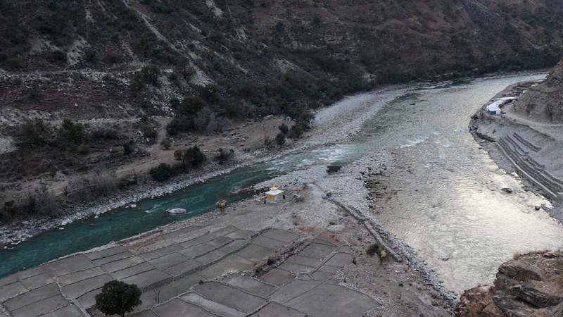 दोमुख पुल निर्माणमा ठेकेदारको लापरवाहीः ४ वर्षमा करिब २ प्रतिशत मात्र प्रगति