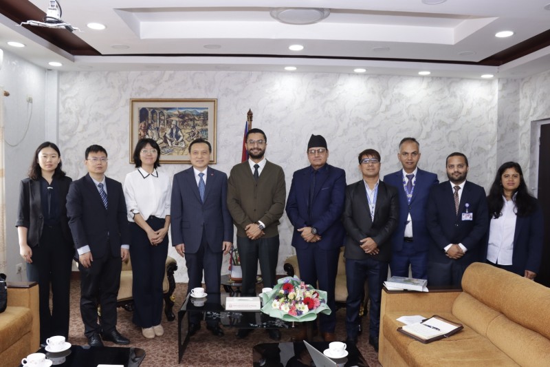 शिक्षामन्त्री पोखरेलसँग चिनियाँ राजदूतको शिष्टाचार भेटवार्ता