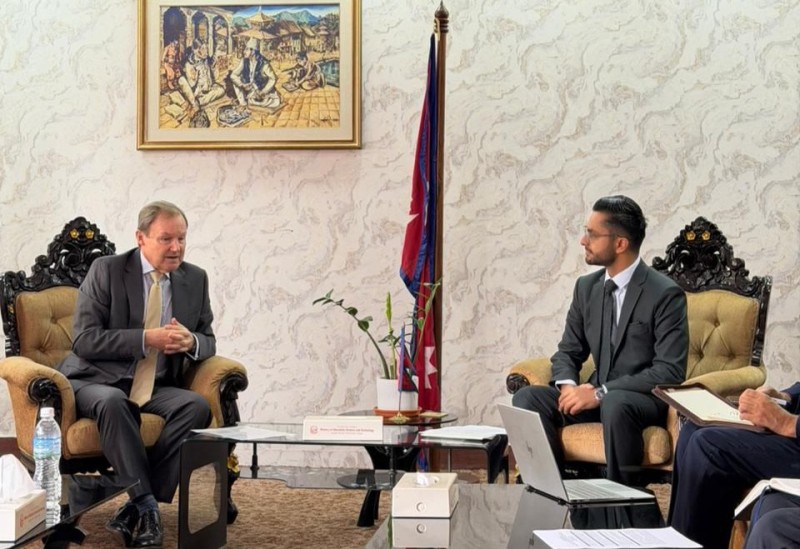 शिक्षामन्त्री पोखरेल र बेलायती राजदूत फेनबीच भेटवार्ता