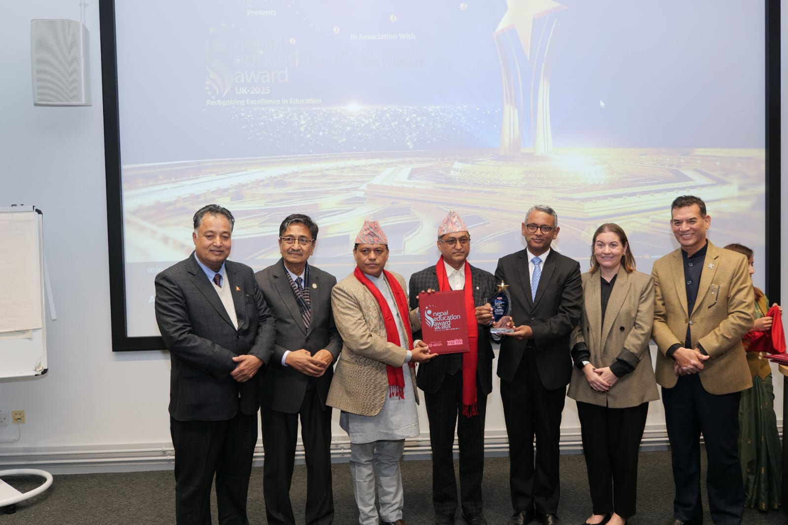 राप्ती इन्जिनियरिङ कलेजका अध्यक्ष र प्रिन्सिपल बेलायतमा सम्मानित