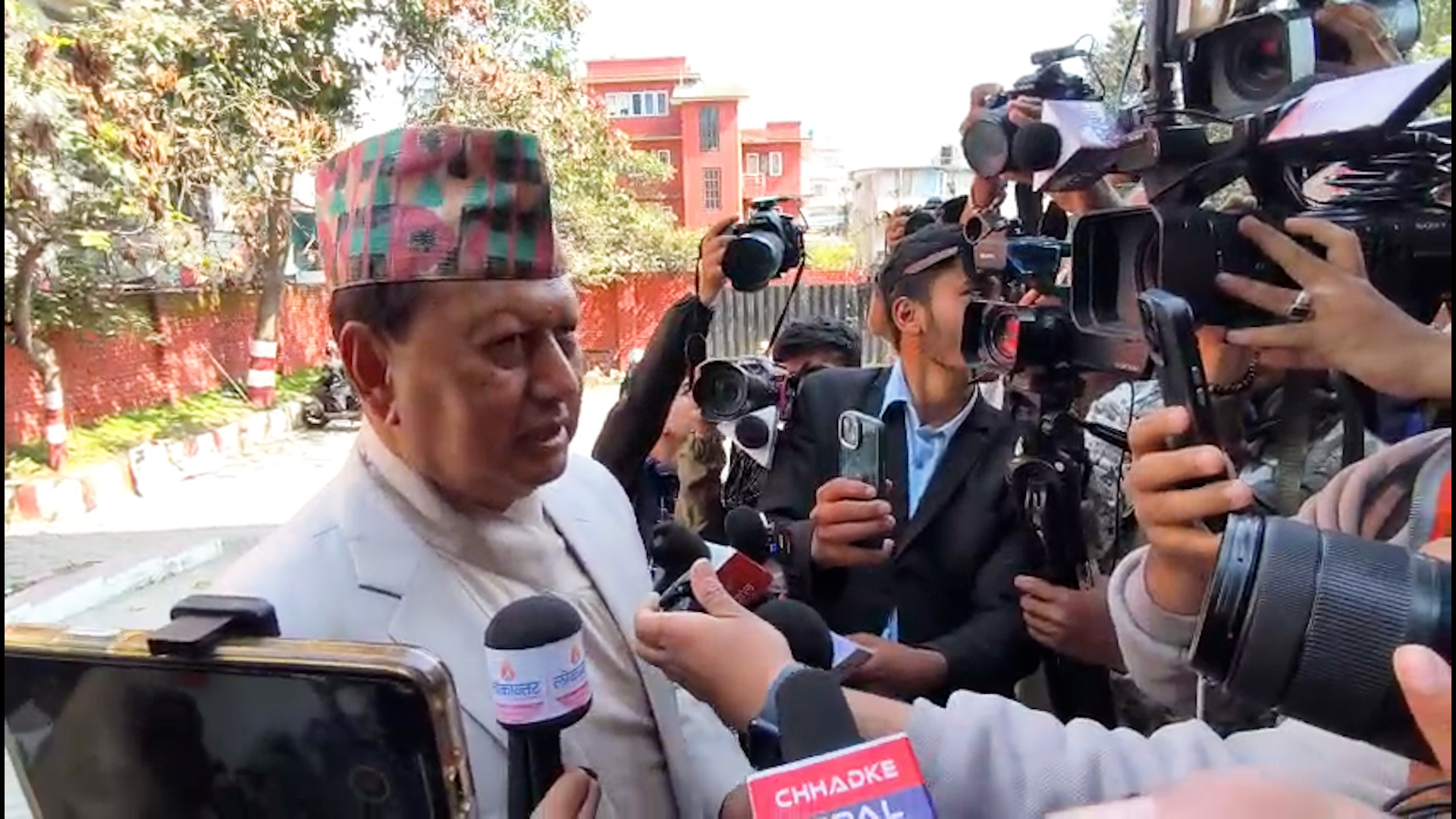 विशेष महाधिवेशनले नयाँ पुस्तालाई समेट्न सक्दैन् : मोहन बस्नेत