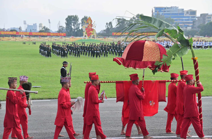 टुँडिखेलमा सेनाद्वारा फूलपाती बढाइँ गरिँदै