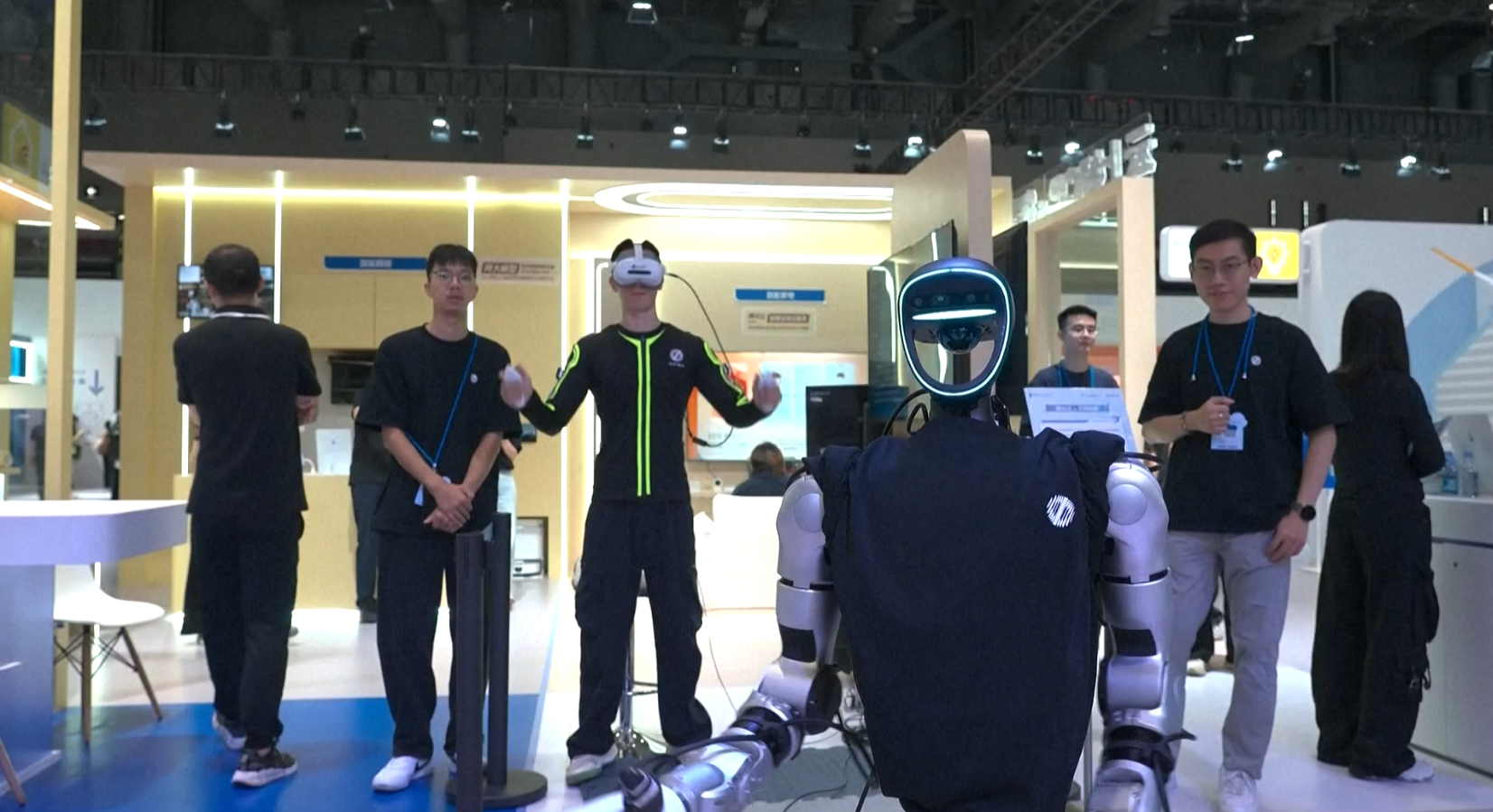 चीनमा एआई प्रतिभाहरुको खोजी, रोजगार मेलामा घुइँचो