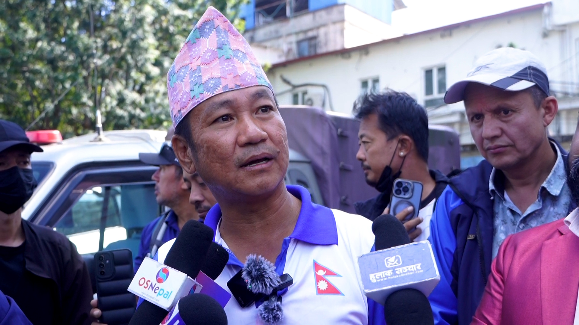 दल दर्ता गर्न आएका हर्क साङपाङ भन्छन् : श्रम गर्ने मान्छेलाई माटोसँग जोड्छु