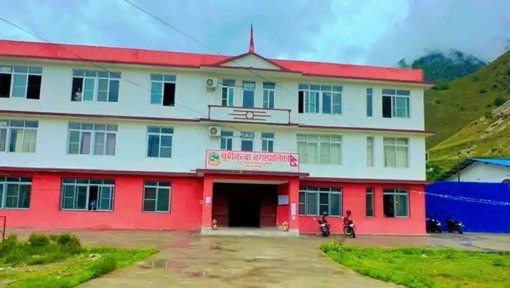 नगरपालिकामा लगाईएको ताला खोलियो, माग पूरा नगरे पुनः तालाबन्दी गर्ने चेतावनी