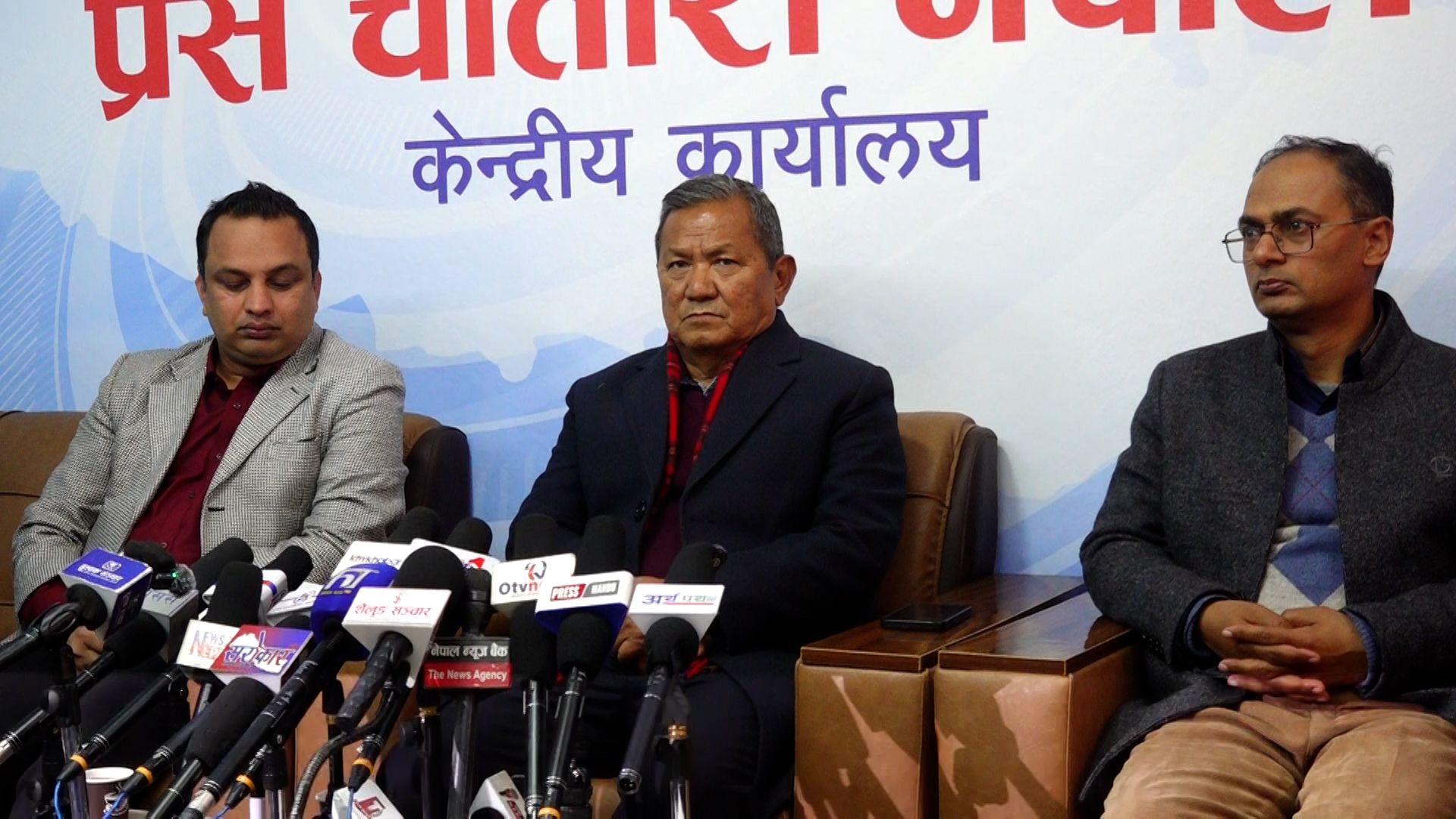 पूराना पार्टीका कमजोरीहरुलाई देखाएर संविधानमाथि आक्रमण भयो : उपाध्यक्ष गुरुङ