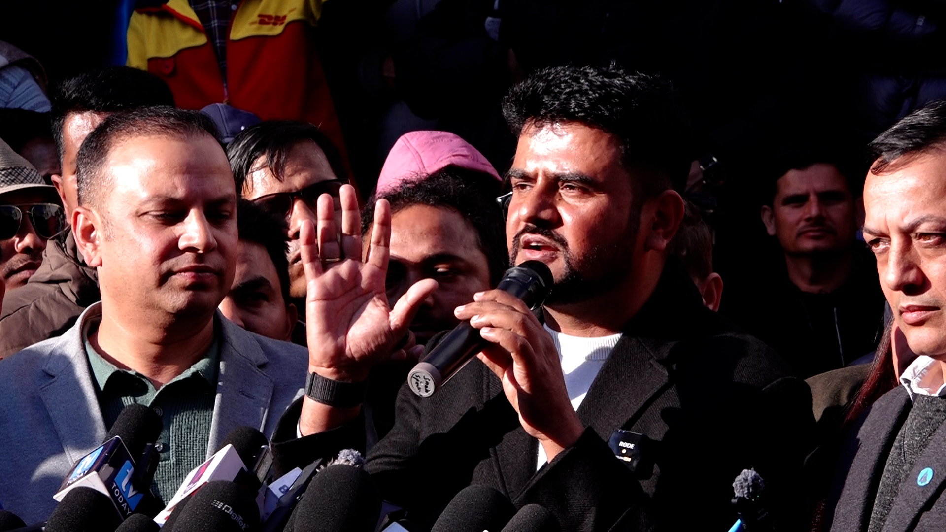 ‘सत्यको पक्ष रोजेँ’ भन्दै पत्रकार राजिव खत्री रास्वपा प्रवेश