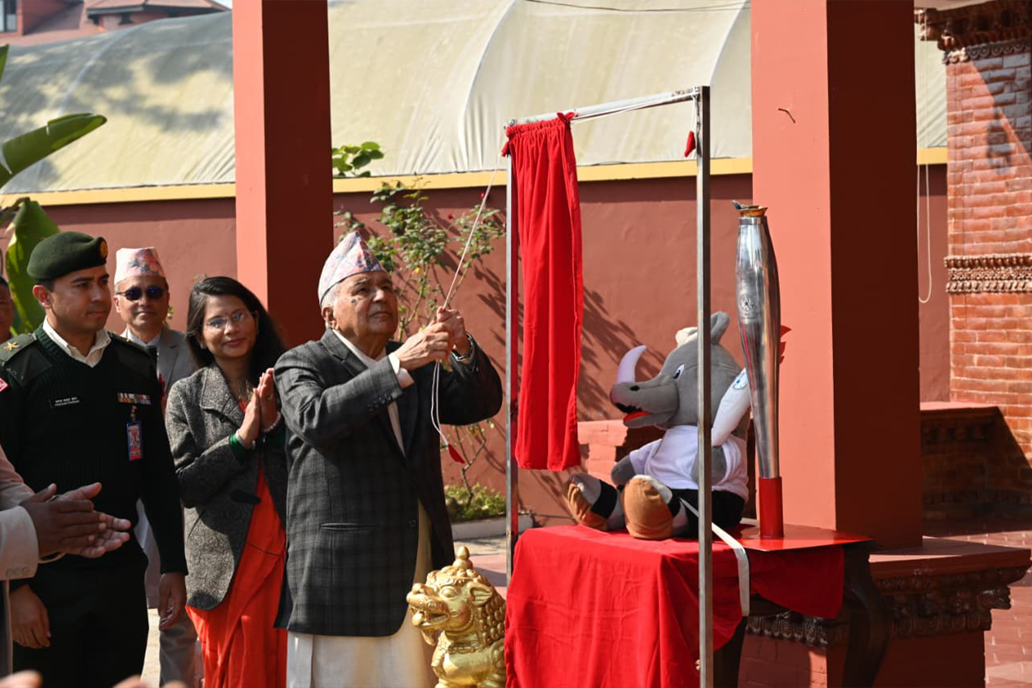 राष्ट्रपति पौडेलद्वारा १३ औं किन्डर ओलम्पिकको मस्कटको अनावरण