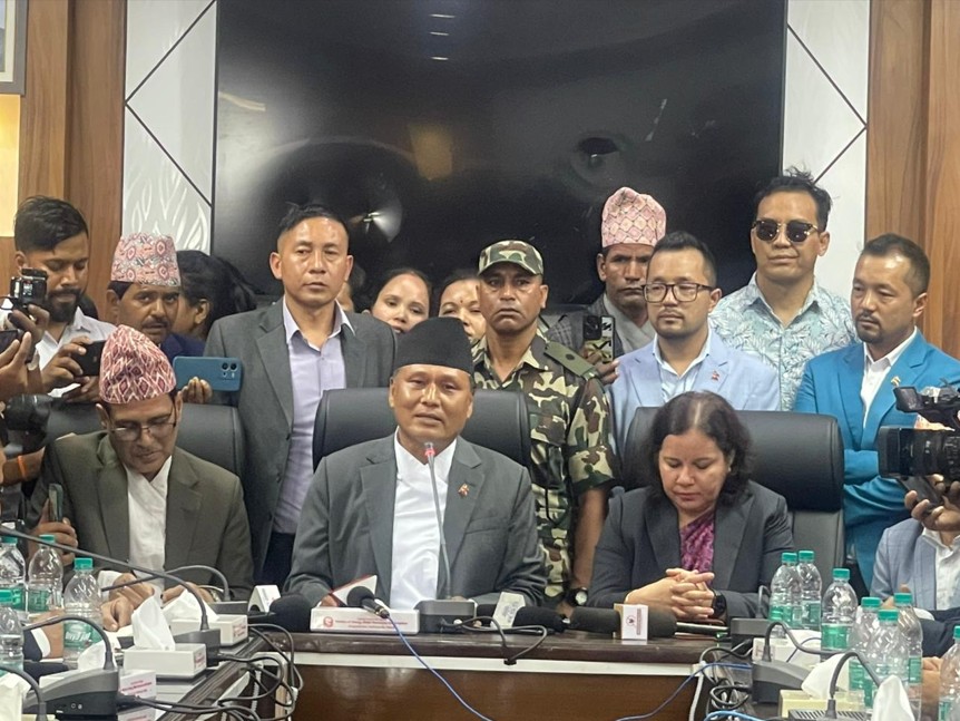 घिसिङको पहिलो निर्णय : डेडिकेटेड ट्रंकलाइनको बक्यौता असुल्ने