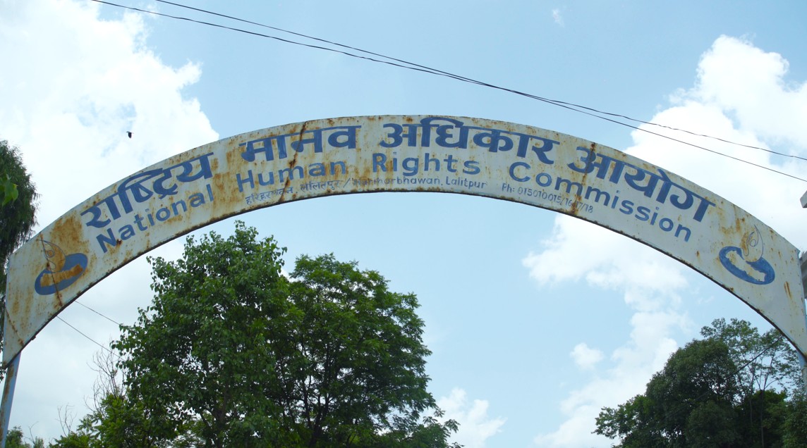 दुर्गा प्रसाईँलाई पक्राउबारे आयोग :अभिव्यक्तिको कारण पक्राउ गरेर मानव अधिकारको सम्मान हुँदैन्