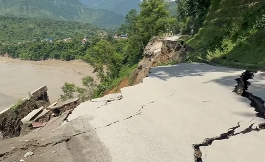 पृथ्वीराजमार्ग अवरुद्ध भएपनि काठमाडौंमा अत्यावश्यक सामग्री अभाव नहुने