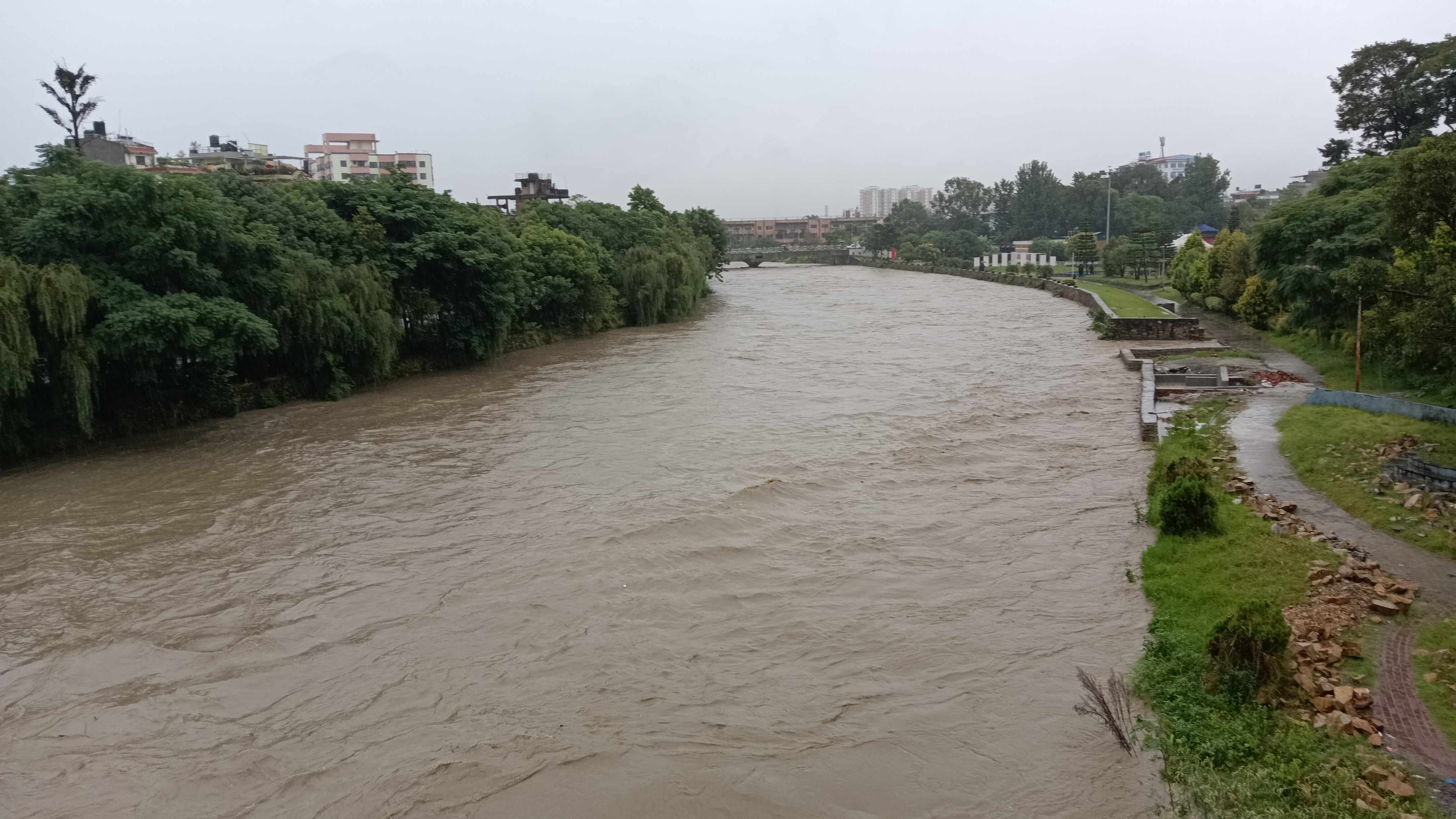 देशभर वर्षाः पूर्वदेखि पश्चिमसम्म बाढी–पहिरो, सडक–उडान ठप्प
