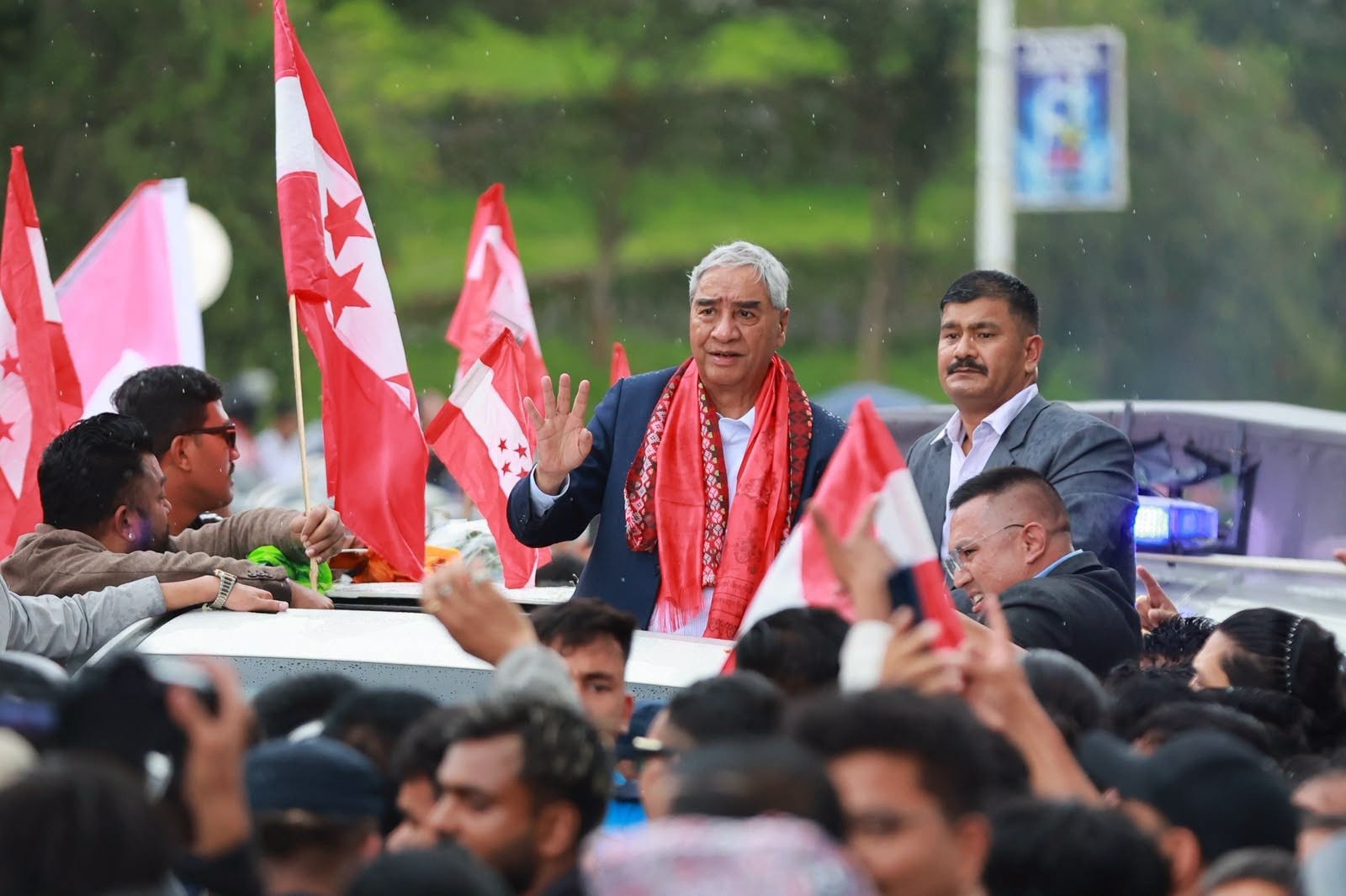 स्वदेश फर्किए शेरबहादुर देउवा, एयरपोर्टमा गरियो भब्य स्वागत