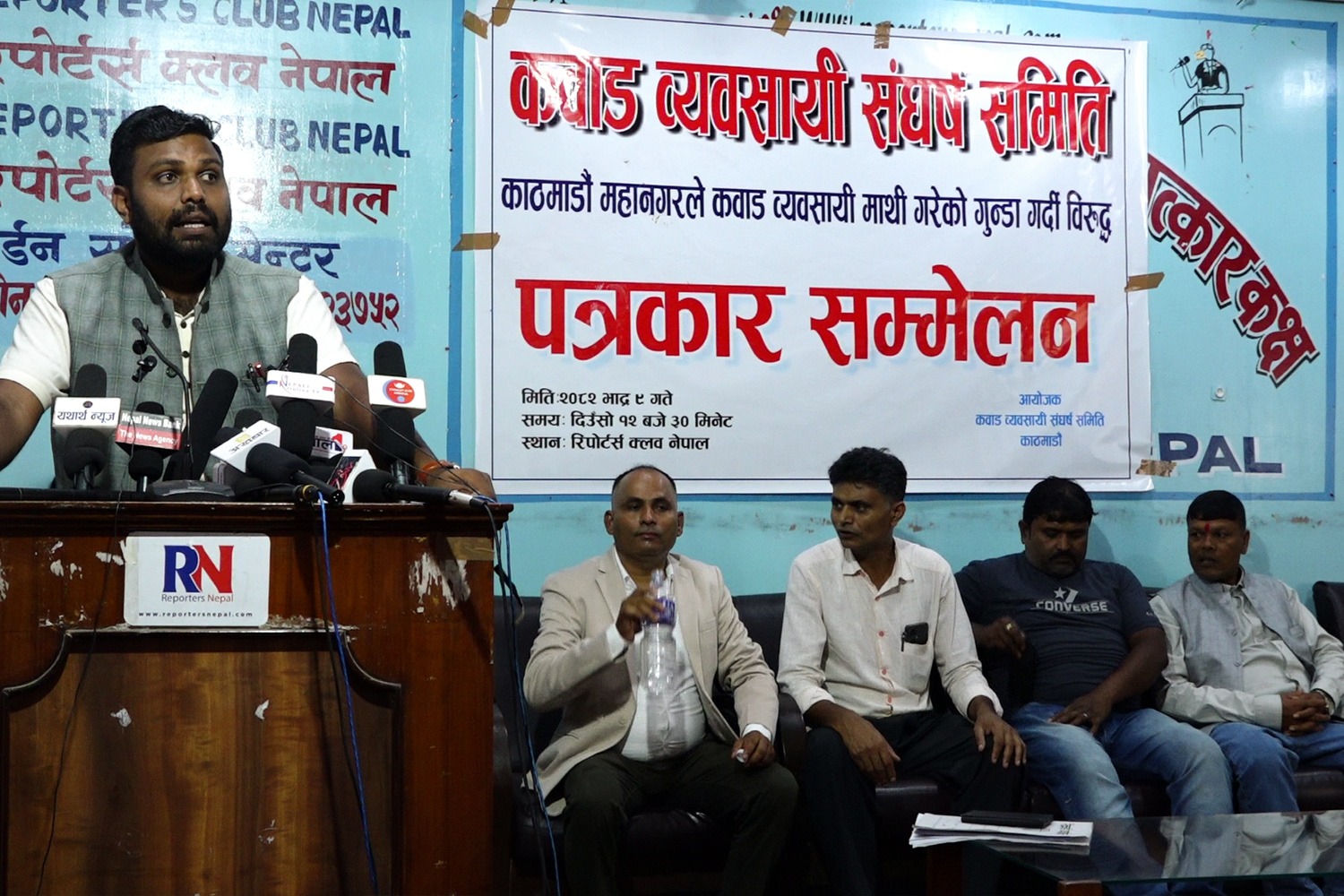 बालेनलाई चेतावनी दिँदै विभिन्न ५ बुँदे मागसहित आन्दोलनमा उत्रिए कवाड व्यवसायीहरु